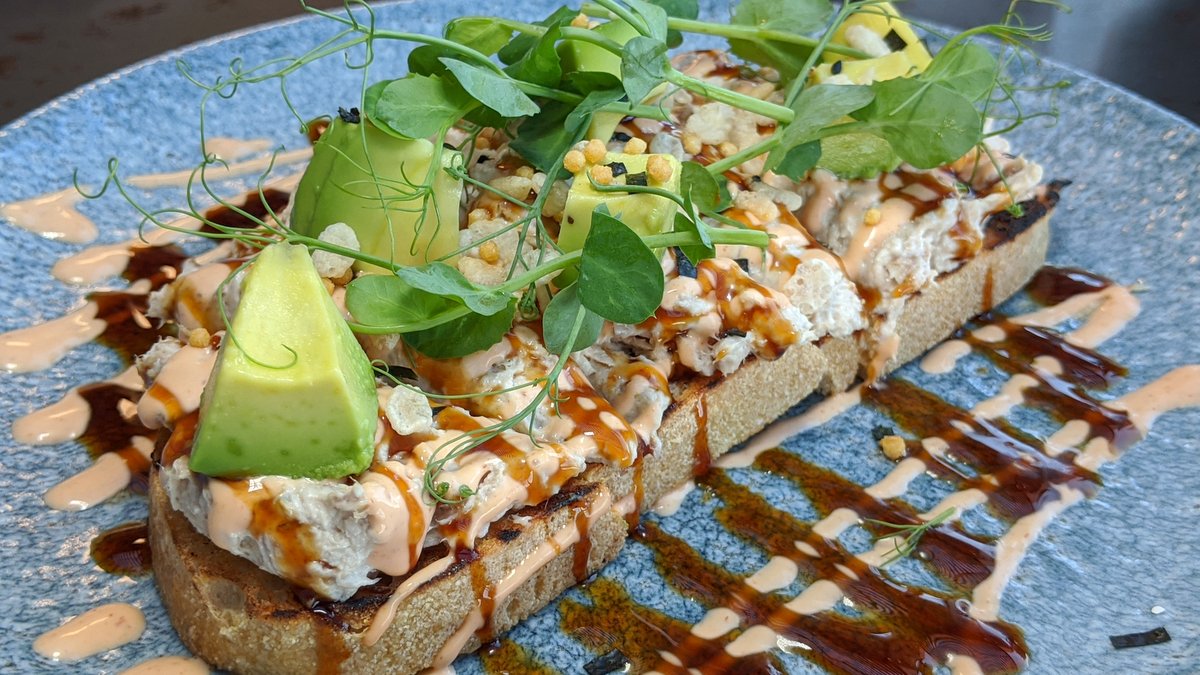 ワイキキ「デック」のハッピーアワーはアペタイザーが半額に!