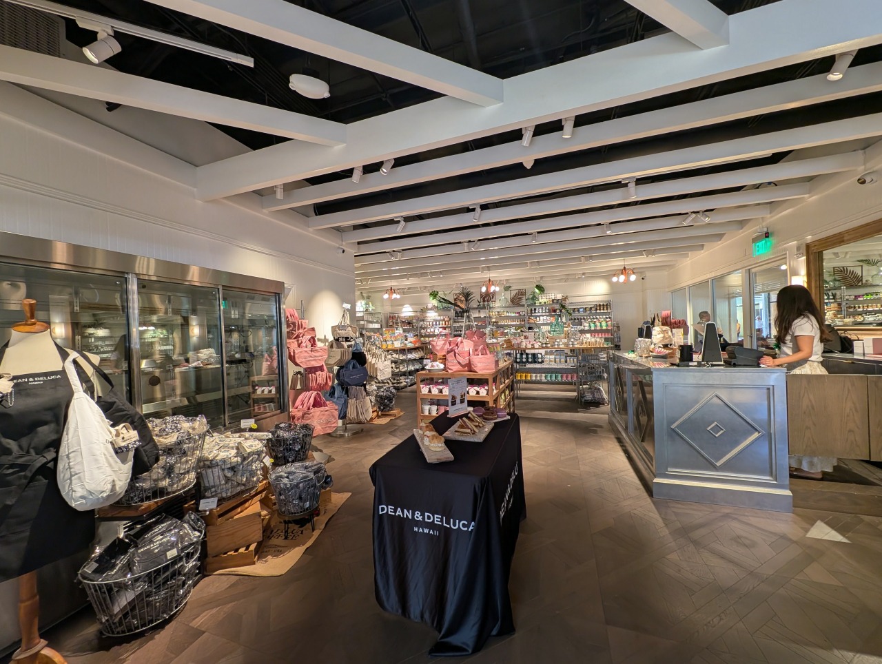 DEAN & DELUCA HAWAII ロイヤル・ハワイアン・センター店が待望のリニューアルオープン！