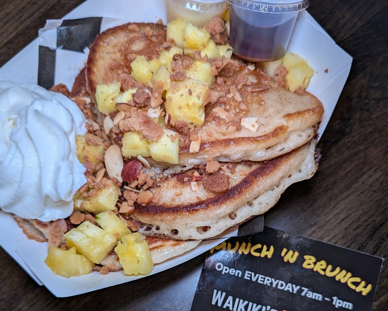 【ワイキキ】フードトラックから人気店へ！「Munch 'n Brunch」の絶品リリコイパンケーキ