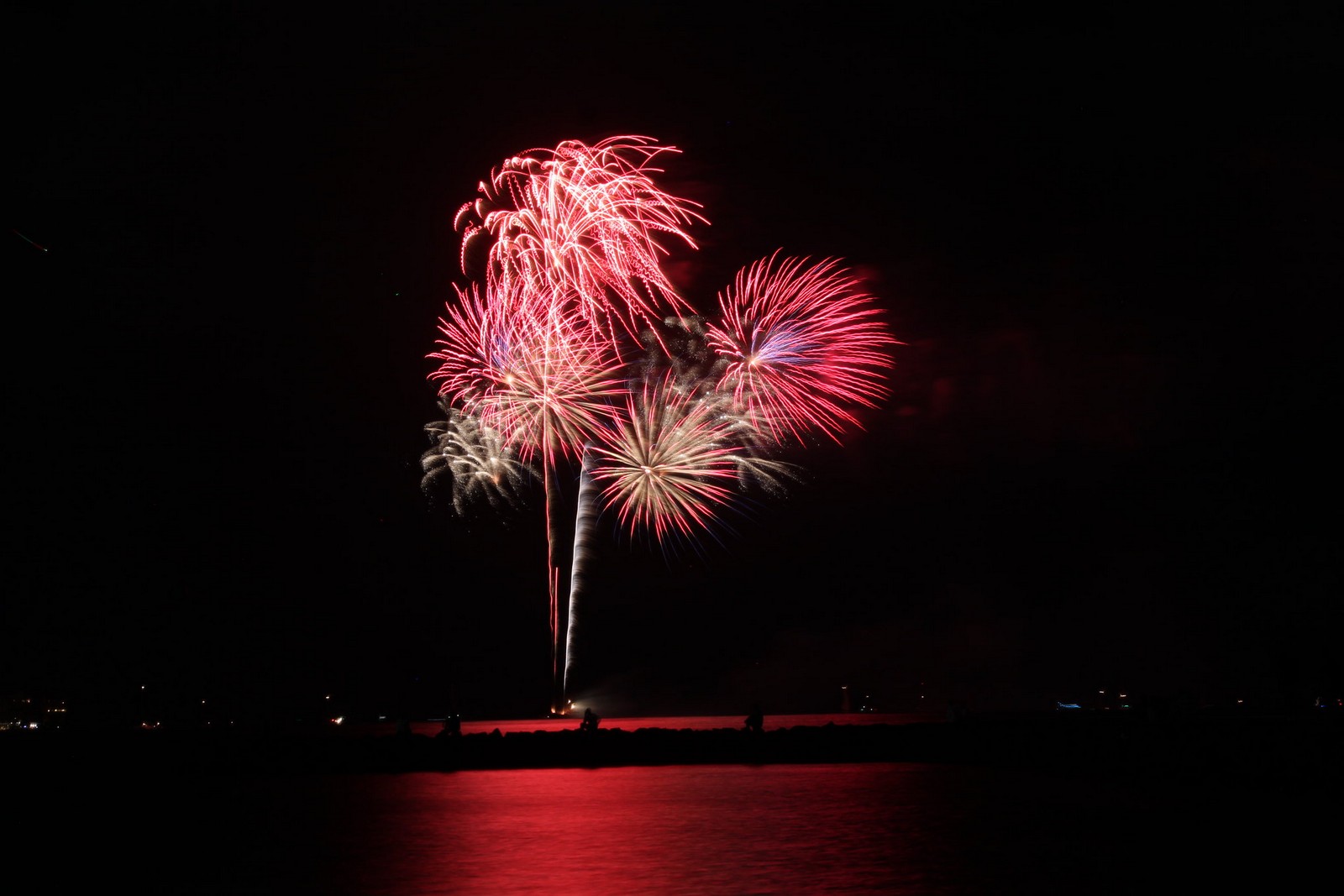 ワイキキのニューイヤーズ・イブ花火、今年は開催決定！
