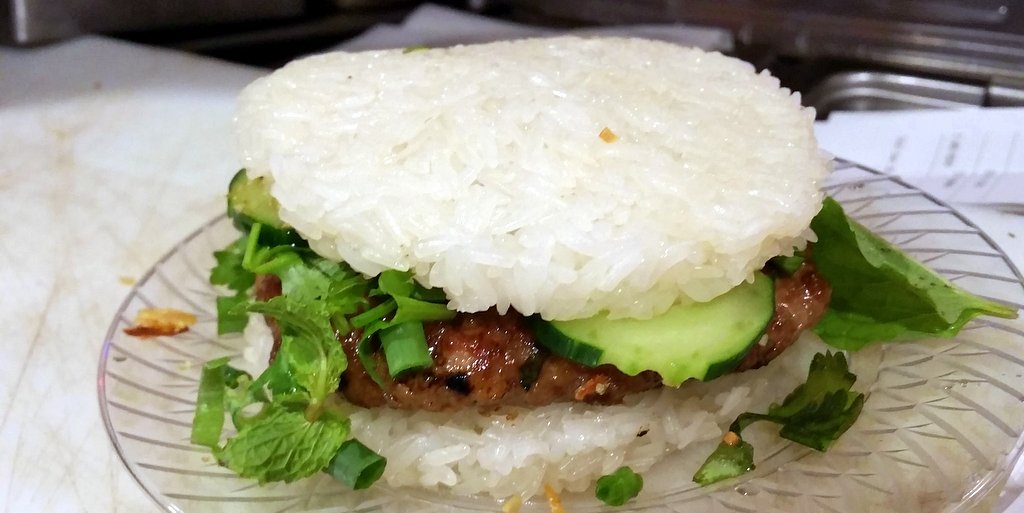 本格的ラオス料理を作る「ホームスタイル・ミールズ」