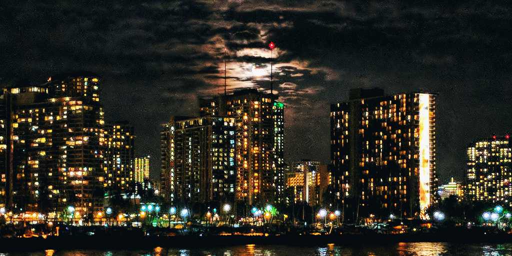 今夜ハワイで今年2回目のブルームーンを観賞