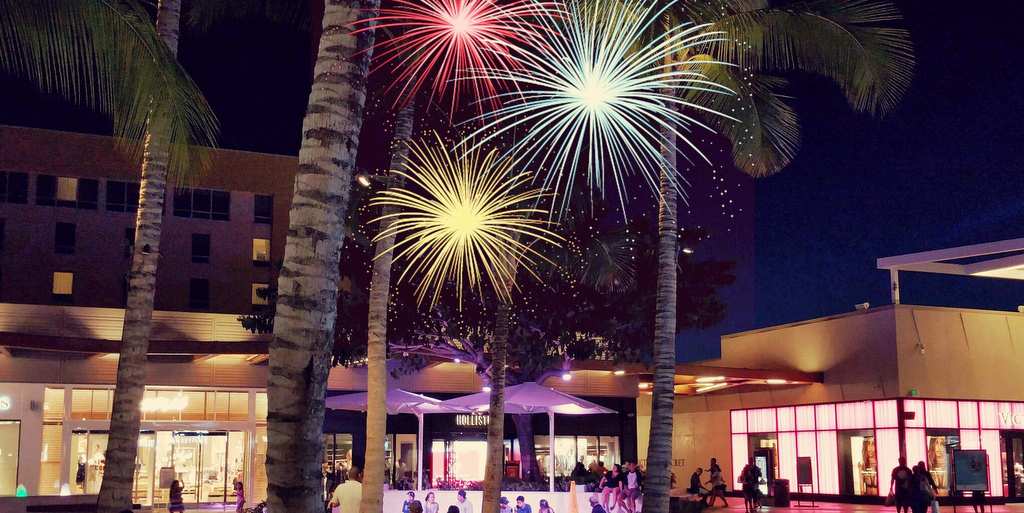 花火も上がる！カ・マカナ・アリイ2周年記念セレブレーション