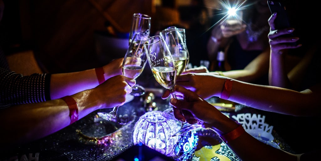 フィフティスリー バイ・ザ・シーでカウントダウンパーティ