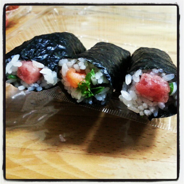 中トロ中落ちとサーモン巻き