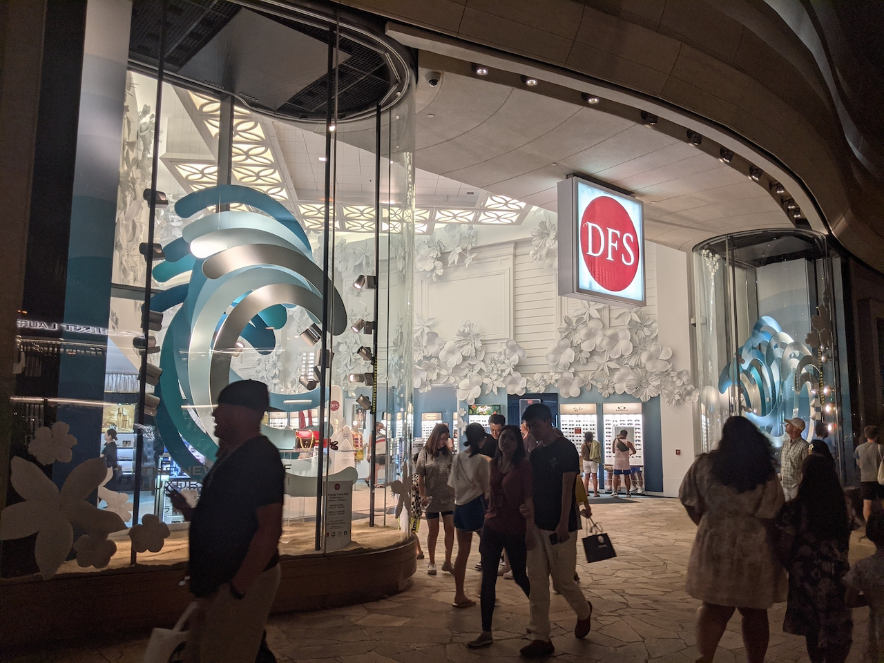 ハワイの象徴「DFS」が63年の歴史に幕。ワイキキ店と空港免税店が完全撤退へ