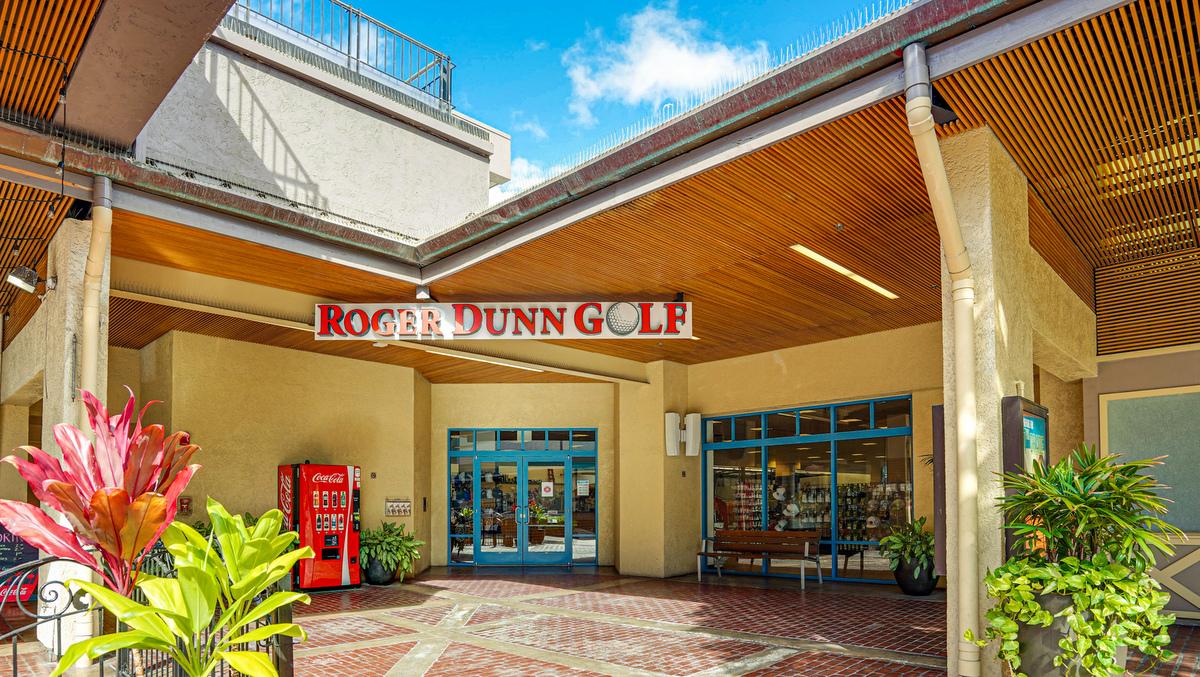 ロジャー・ダン・ゴルフの最新スーパーストアがワードビレッジにオープン
