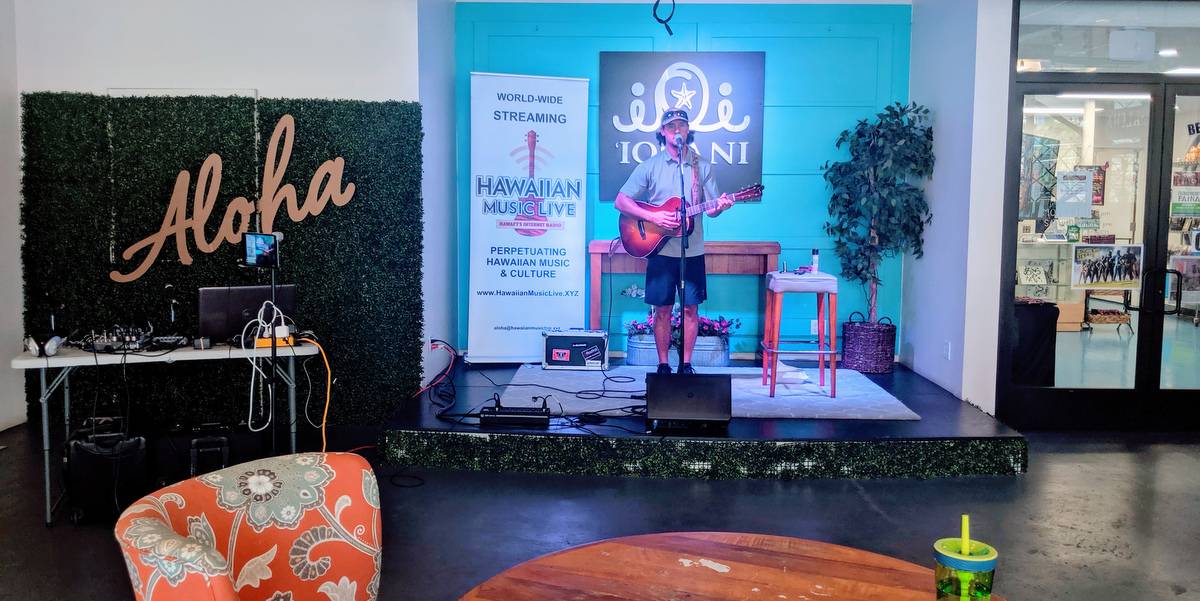 毎週火曜日、イオラニセンターでハワイアンミュージックを聴こう！