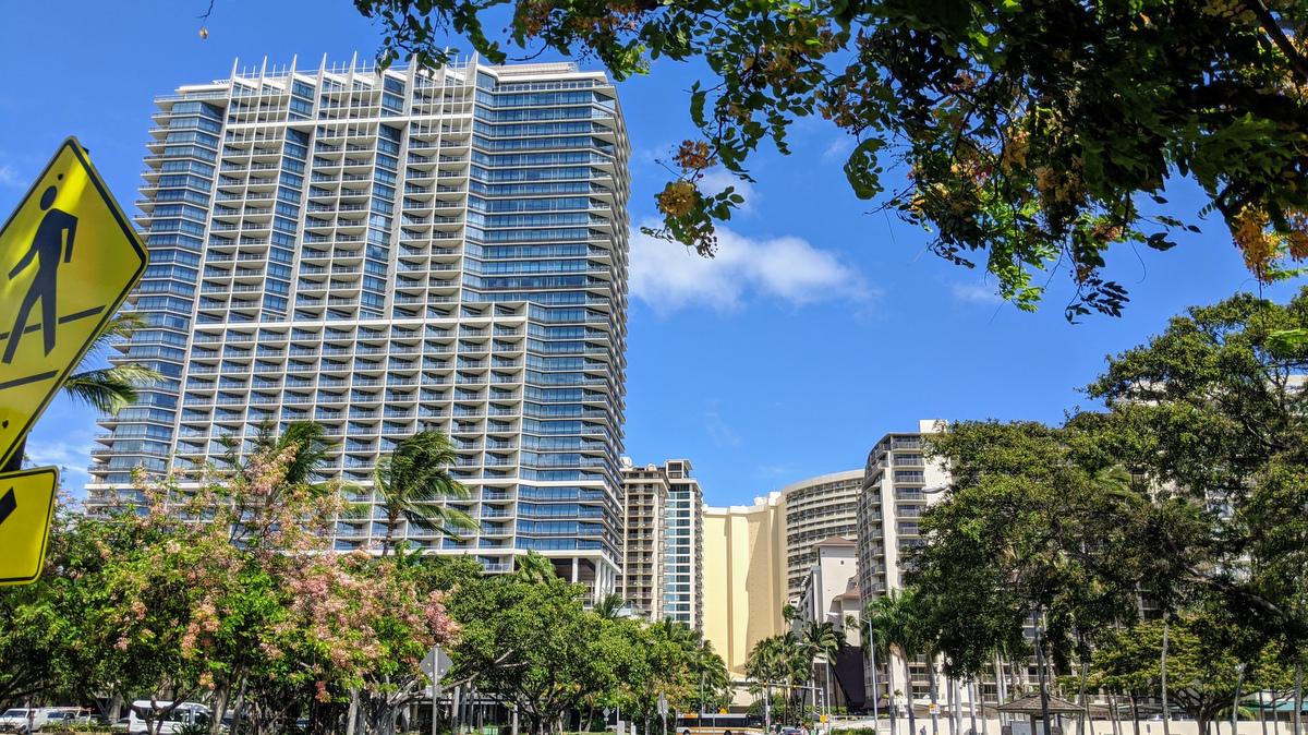 ハワイ知事、観光再開を最低1ヶ月延期の計画を発表