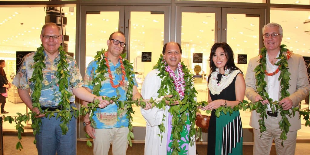 インターナショナル・マーケットプレイスのグランドオープンにエマ・ヘップバーン登場！