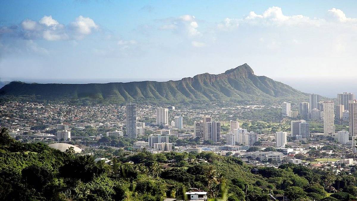 イゲ知事、米本土海外渡航者への14日間隔離、7月末まで延長