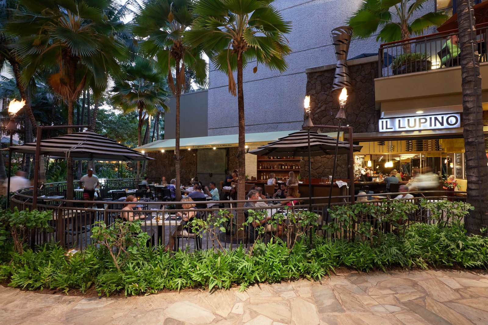 ロイヤルハワイアンセンター、全飲食店で安心なオープンスペースダイニングを提供