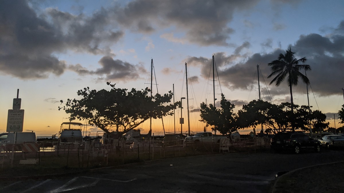 イゲ知事、渡航による隔離を14日から10日に短縮する見込み