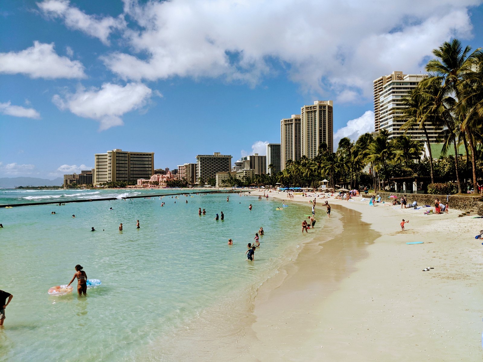 イゲ知事、11月1日よりハワイへの不要不急の渡航を歓迎