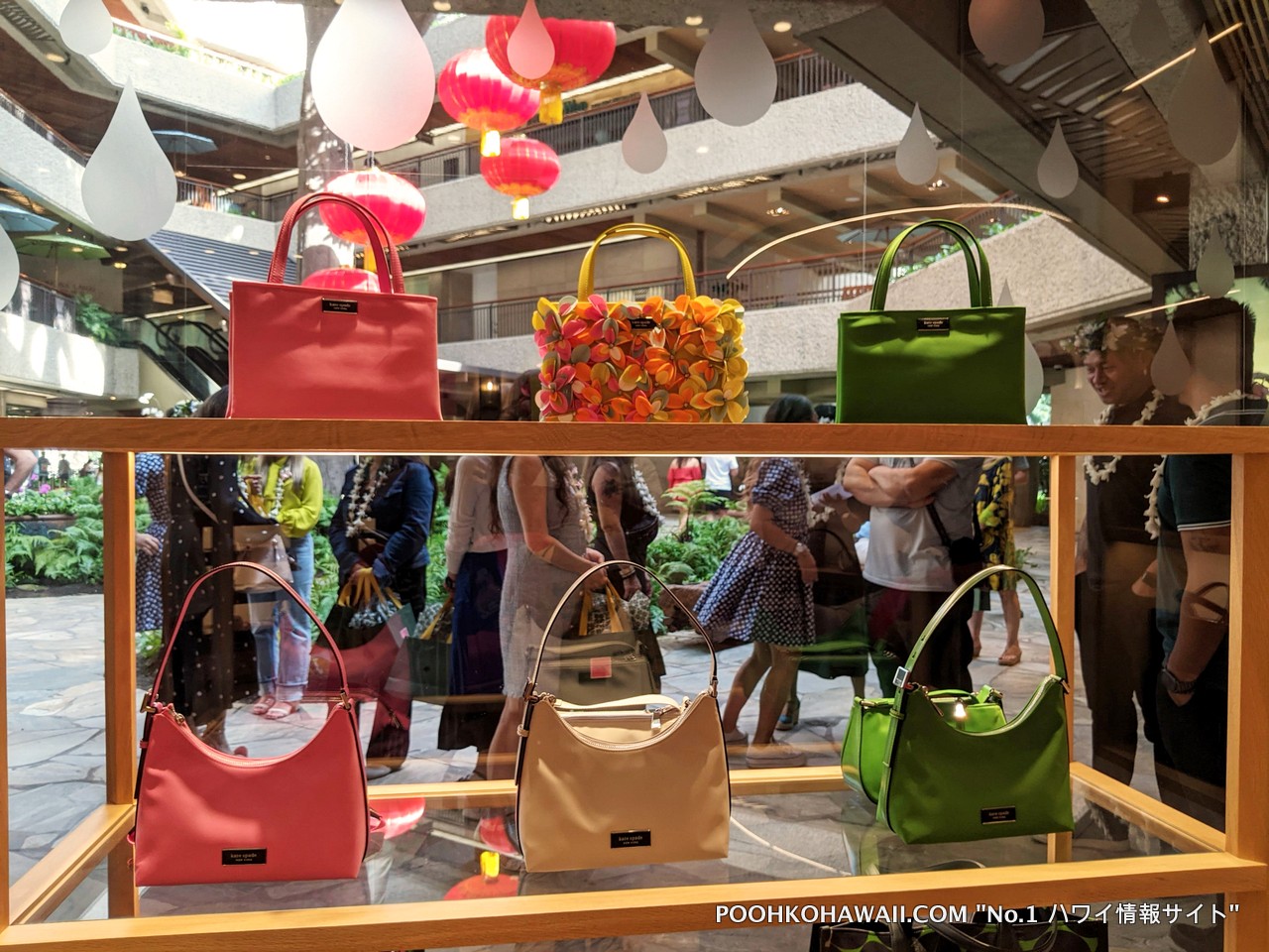 ケイト・スペードのロイヤルハワイアンセンター店がリニューアルオープン