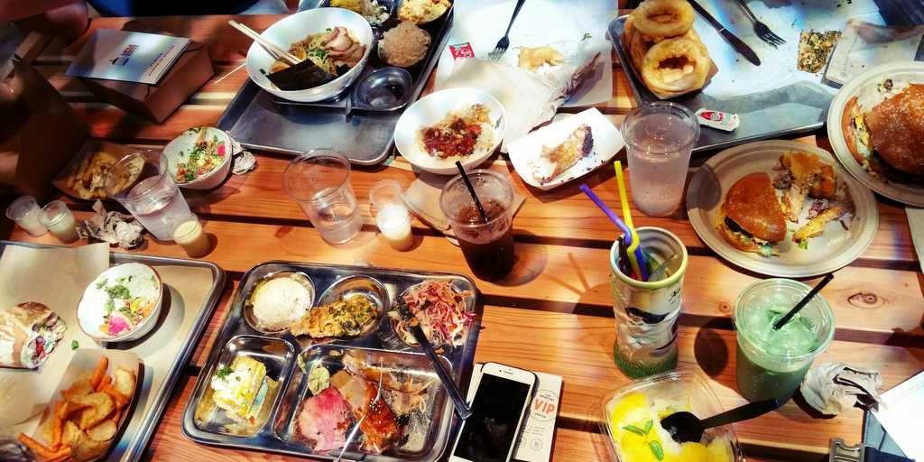 「ザ・ストリート」のフラットブレッドが美味しい!肉好きはハンバーガーかリブだ!