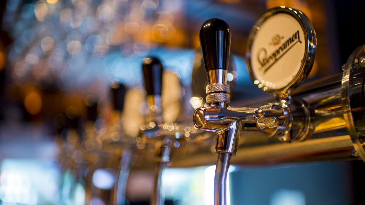 イゲ知事、バーでのアルコールの販売、深夜で停止を承認