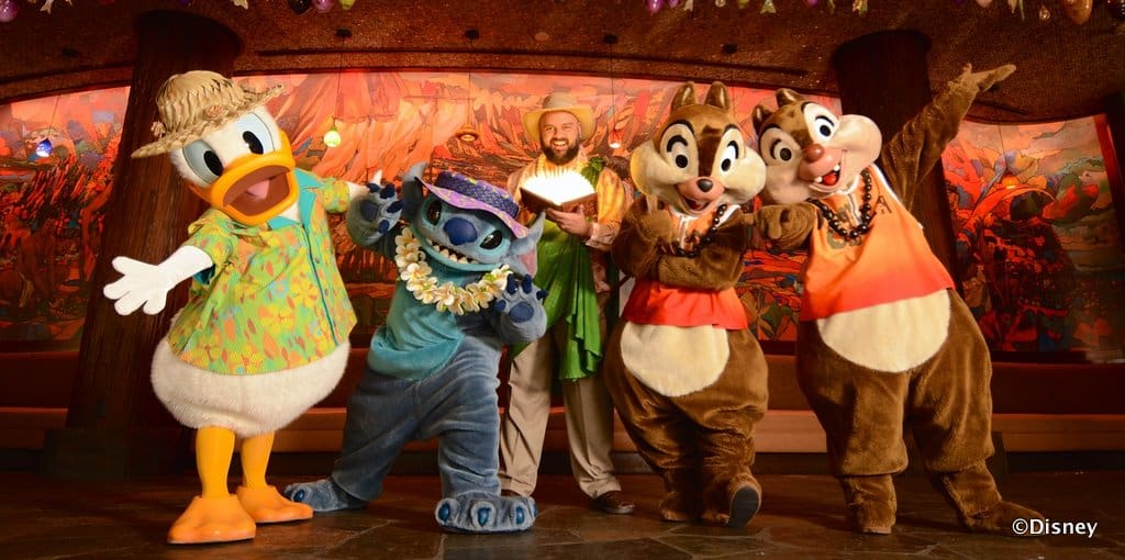 ディズニーキャラクターと一緒に美味しいディナービュッフェを楽しもう!