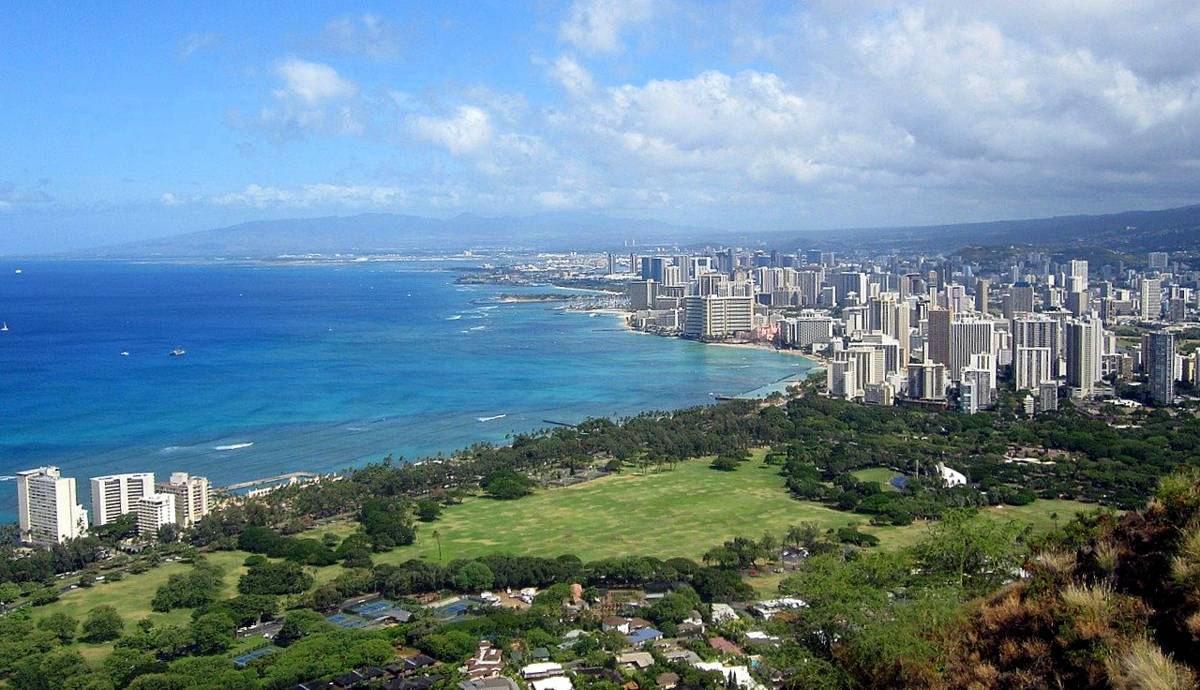 知事、ハワイ経済再開計画を発表