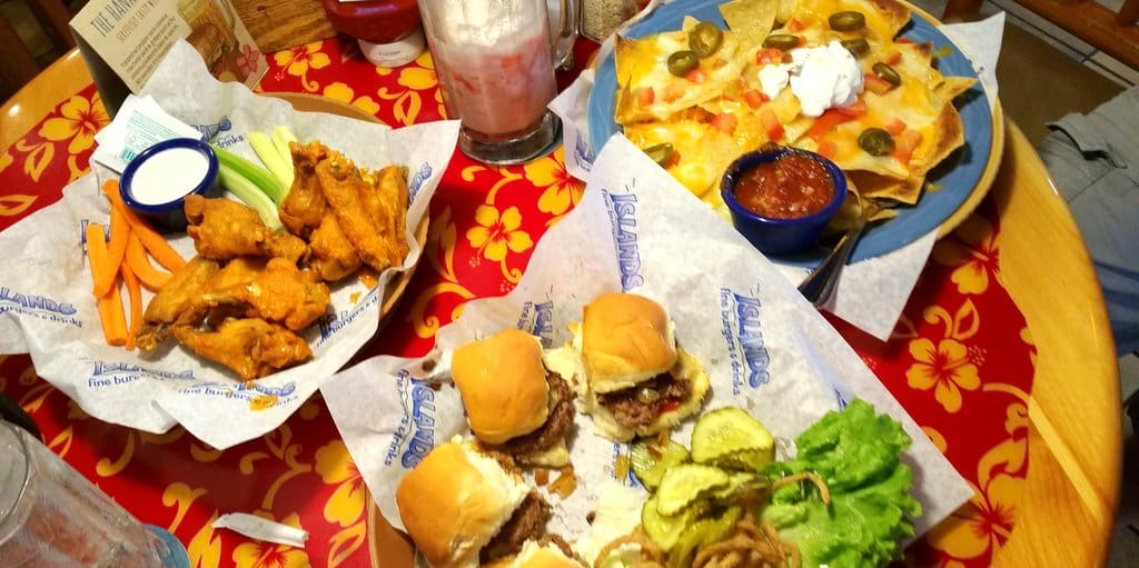 「アイランズ」のハッピーアワーがお得！