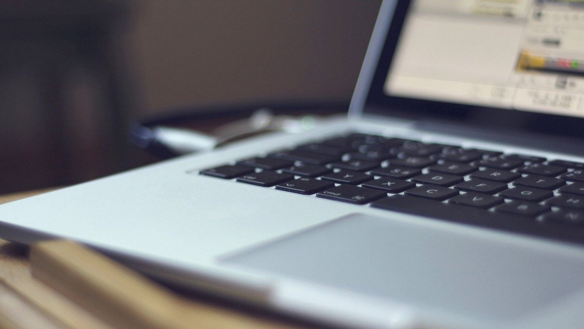 イゲ知事、渡航者向け「安全な旅行」新オンラインフォームを発表