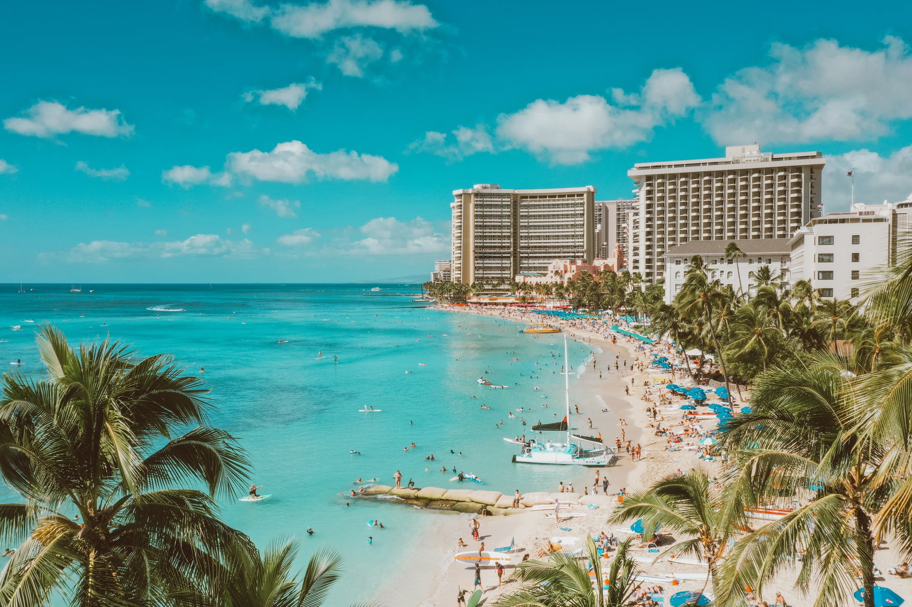 イゲ知事、ハワイ州の屋内マスク着用義務を3月25日に解除すると発表