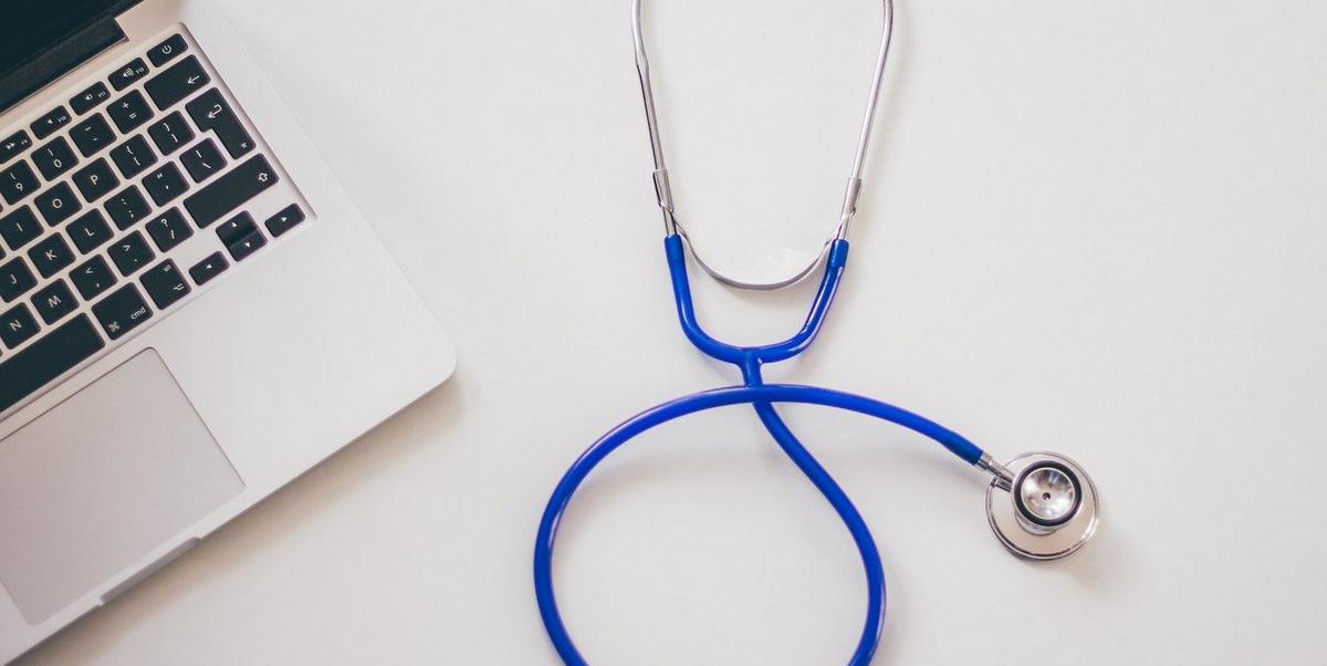 在宅命令下で勤務する必要のある要職のリスト