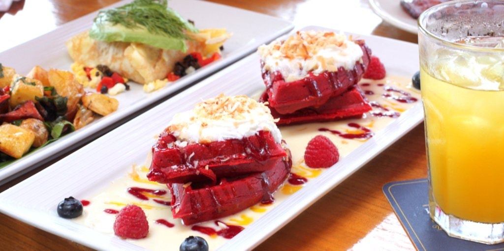 「ティキズ・グリル＆バー」が朝食をスタート！